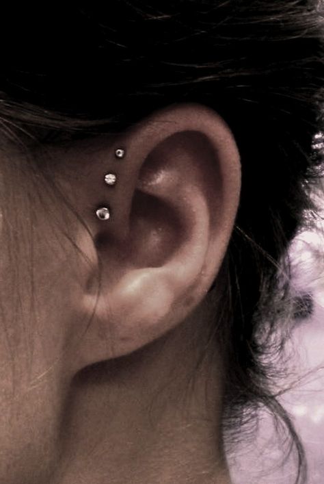 Ušný Piercing, Piercings Oor, Piercings Bonitos, Different Ear Piercings, Jewelry 2022, Look Grunge, Types Of Ear Piercings, Helix Piercings, Mermaid Leggings