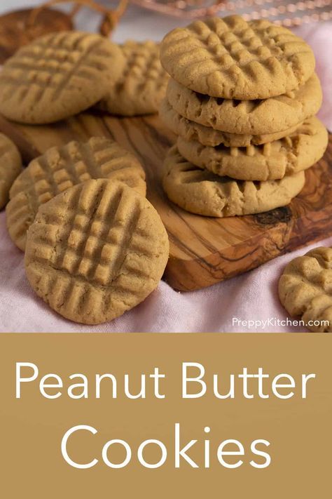 Amish Peanut Butter Cookies, Jif Peanut Butter Cookies, Classic Peanut Butter Cookies, Uk Recipes, Easy Peanut Butter Cookies, Best Peanut Butter, Butter Cookies Recipe, Cookie Calories, Peanut Butter Cookie Recipe