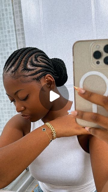 Hyran on Instagram: "Fresh braids glow✨🎀

Braids:@thenorthernbraidsbar_ 

#aliciakeysbraids #conrowstyles #braidsinspo" Curved Feed In Braids, Alicia Braids, Alicia Keys Braids Hairstyles, Straight Back Braids Cornrows Hairstyles, Fresh Braids, Alicia Keys Braids, Short Box, Short Box Braids Hairstyles, Short Box Braids