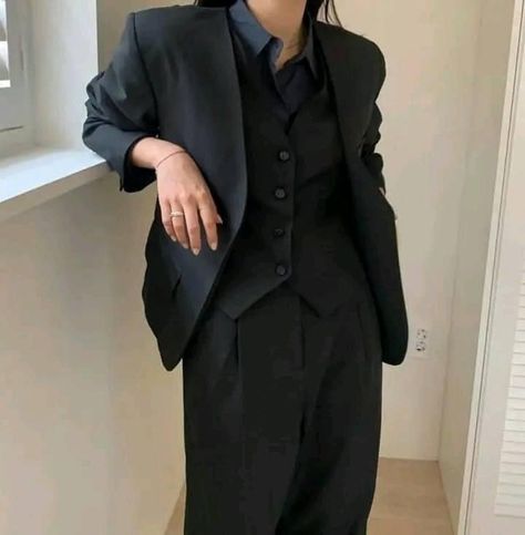 Prom Suits Women, Rebecca Patricia Armstrong, All Black Suit, Suit Dresses, Five Hargreeves, Woman In Suit, Academia Outfits, Formal Suit