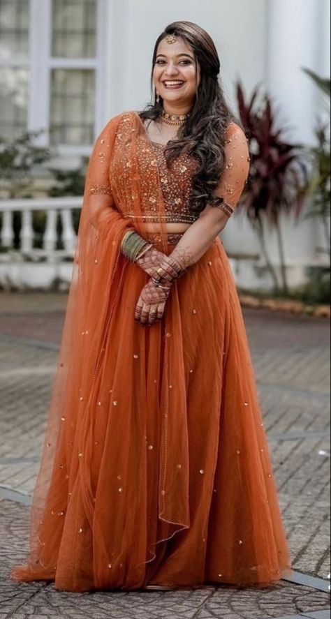 Lehanga Wearing Styles For Bride, Reception Dress Indian For Sister, Christian Engagement Dress, Customised Lehenga, Reception Dress Indian, Fat Bride, Kerala Engagement Dress, Engagement Dress For Groom, Gown Dress Party Wear