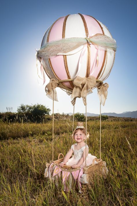 How to instructions on Cecile's Hot Air Balloon DIY! Air Balloon Diy, Homemade Fashion, Diy Hot Air Balloons, Birthday Balloons Pictures, Diy Photography Props, Dresses Art, Hot Air Balloon Party, Baby Fotografie, Balloon Pictures