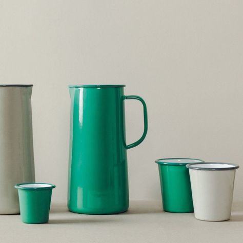 Introducing our Bundle sets, selected to group complimentary products for easy gifting this year. Gift a loved one our Oyster Grey 3 pint jug, tumbler and mini tumbler together, or our large and medium salad bowl in one of our 3 core colours. Our tea sets for two are also back by popular demand. Visit us via the link in our bio to shop now #falconenamelware Falcon Enamelware, Electric Hob, Large Salad Bowl, Deep Plate, Pinch Pots, Small Tray, Oyster Shells, Baking Set, Tea Stains