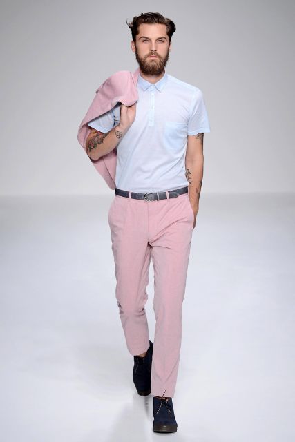 Mens Pink Pants, Pink Pants Outfit, Fashion Forecasting, Pant Trends, Pink Men, Pink Suit, Pink Pants, Polo Dress, Men Looks