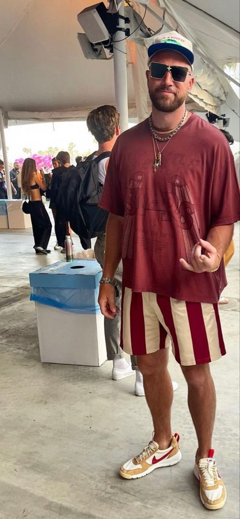 Travis Kelce Inspired Outfit, Travis Kelce Fashion, Travis Kelce Outfits, Travis Kelce Style, Travis Kelce Jersey, Eras Outfit, Patrick Mahomes, Football Boys, Travis Kelce