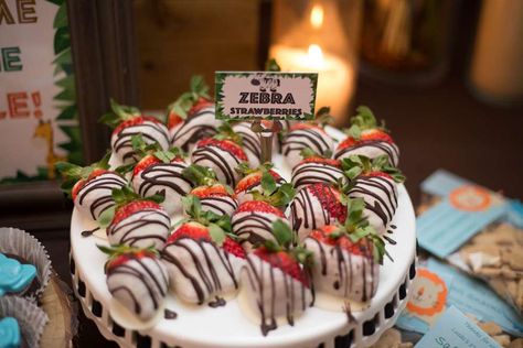 Wild One Food Table, Safari Theme Birthday Food Ideas, Born Two Be Wild Birthday Food Ideas, Safari Desserts Jungle Theme, Wild One Themed Food, Jungle Safari Food Ideas, Safari Strawberries, Zebra Strawberries, Jungle Party Desserts