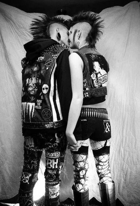 #Deathrock #punk Punk Couples, Punk Couple, Tatto Boys, Punk Love, Punk Boy, Punk Culture, Crust Punk, Punk Pins, Punk Clothing