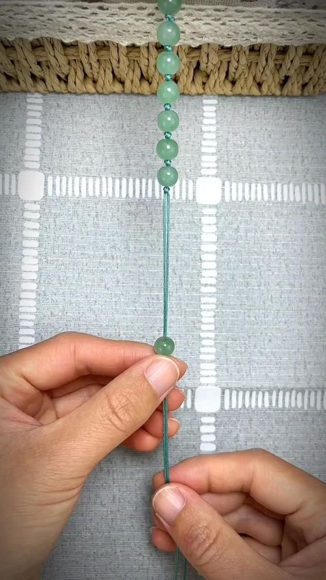 String Bracelet With Beads, Boho Bracelets Tutorial, Diy Bracelets With String, Bracelet With Beads, Diy Jewelry Making Tutorials, Macrame Bracelet Tutorial, Diy Friendship Bracelets Tutorial, Macrame Bracelet Diy, Ankle Bracelets Diy