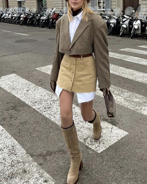 Mid Boots Outfit, Beige Mini Skirt Outfit, Brown Boots Outfit Fall, Rich Girl Vibes, Cropped Blazer Outfit, Office Skirt Outfit, Outfit Cowboy Boots, Gucci Gloves, Long Boots Outfit