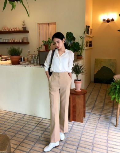 Smart Casual White Outfit, Smart Casual Women Korean, Korean Smart Casual, Korean Smart Casual Outfit, Smart Casual White, Seoul Summer, Lookbook Casual, Korean Fashion Work, Korean Pants