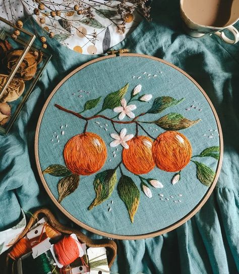 Embroidered Orange Fruit, Orange Flower Embroidery, Embroidery On Orange Fabric, Oranges Embroidery, Bordado Jacobean, Embroidery Fall, Fruit Embroidery, Orange Embroidery, Diy Embroidery Designs