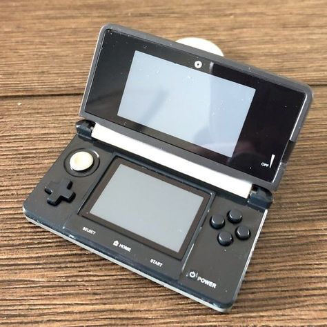 Nintendo Gameboy Advance Sp, Nintendo 3ds Games, Gamecube Controller, Gameboy Advance Sp, Wii Console, Cute Camera, Retro Gadgets, Retro Games, Retro Videos