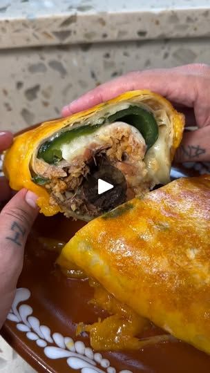 Champurrado Recipe, Mexican Burritos, Tagine Recipes, Chile Relleno, Mexican Food Recipes Authentic, Mexican Dishes, Tex Mex, Mexican Food, Burritos