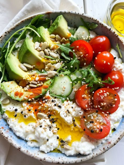 Easy Cottage Cheese Avocado Bowl Avocado Bowl Recipe, Cottage Cheese And Avocado, Cottage Cheese Salad Recipes, Cottage Cheese Avocado, Avocado Cottage Cheese, Cottage Cheese Bowl, Low Calorie Pancakes, Cheese Salad Recipes, Cheese Bowl