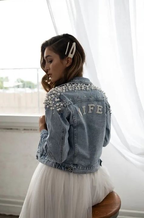 Wedding Dress Jacket, Jean Jacket Diy, Bride Jacket, Diy Denim Jacket, Diy Jacket, Bridal Jacket, Wedding Jacket, Looks Party, Pretty Wedding