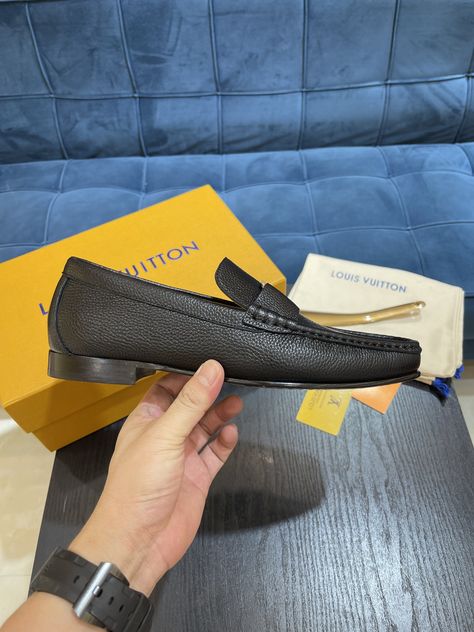 Louis Vuitton Major Loafer Black For Men LV Check more at https://eliteoutfits.com/product/louis-vuittion-major-loafer-black-for-men-lv-4/ Monogram Pattern, S Signature, Style Classic, Adidas Shoes, Classic Style, Dust Bag, Initials, Loafers, Louis Vuitton