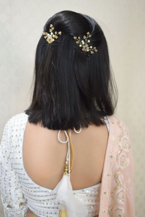 Hairstyle For Aunties, Short Hairstyle Traditional Indian, South Indian Wedding Hairstyles For Short Hair, Traditional Hairstyles For Short Hair, Braids Hairstyles Indian, Short Hairstyles For Frizzy Hair, Indian Hair Style, Hairstyle For Thinning Hair, Indian Short Hairstyles