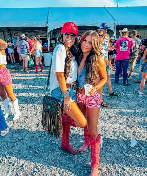 ROCK THE SOUTH ❤️🤍💙 Making memories with my favorite people and listening to the best country music. Outfit details: Hat- @cowgirlsocialclub CODE TRENDSETTER Tee: @thepunchyflare Shorts: @agolde Boots: @lucchese Necklace & earrings: @the_wildhorseco code KIERSTEN10 Bag: @vintagebohobags Glasses: @americanbonfireco code TRENDSETTER #rockthesouth #musicfestival #musicfestivaloutfit #musicfestivalseason #musicfestivalfashion #countryconcertoutfit #countryconcert #countrymusic #jellyro... Rock The Country Outfits, Best Country Music, Music Festival Fashion, Music Festival Outfit, Country Concert Outfit, Country Concerts, Country Outfits, Outfit Details, Music Festival