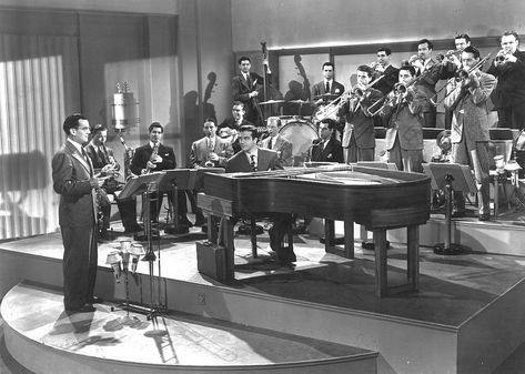 #GlennMiller #BigBand #1940s Glenn Miller Orchestra, Glenn Miller, Portrait Poster, Jazz Age, Easy Listening, Poster Ideas, Big Band, Recording Artists, Music Genres