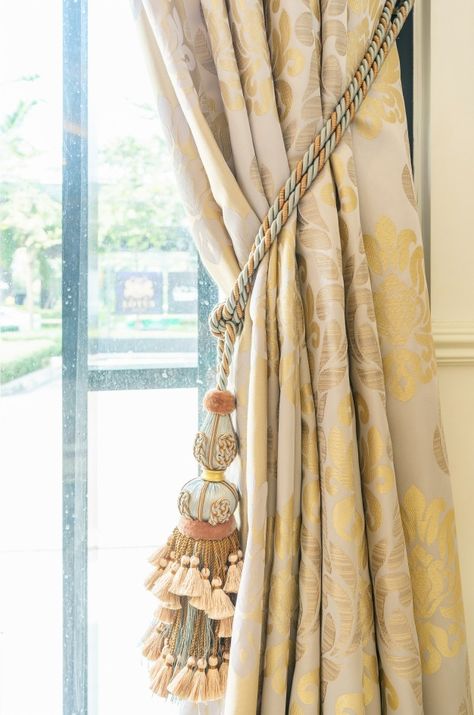 Curtain Tassels Ideas, Curtains Living Room Modern Luxury, Tv Stand Decorations, Luxurious Modern Bedrooms, Curtain Tassels, Curtain Designs For Bedroom, Curtains Living Room Modern, Bathroom Counter Decor, Brown Curtains