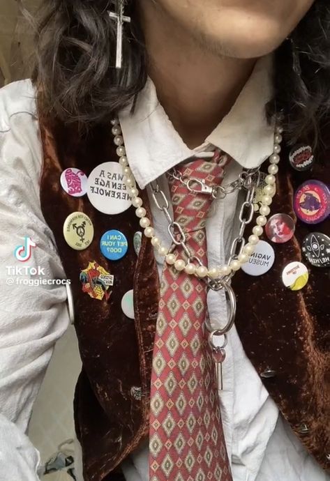 by froggiecrocs on tiktok Velvet Vest, Funky Outfits, Looks Style, Dream Clothes, Look Cool, Kendall Jenner, Necktie, Aesthetic Clothes, Fashion Inspo Outfits