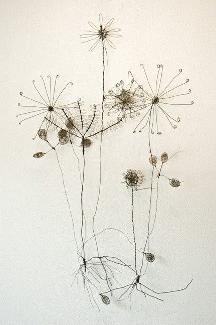 Johans Borman Metal Wall Flowers, Metal Flower Wall Art, Art Fil, Wire Sculptures, Creation Art, Art Wire, Wire Drawing, Metal Tree Wall Art, Wire Flowers