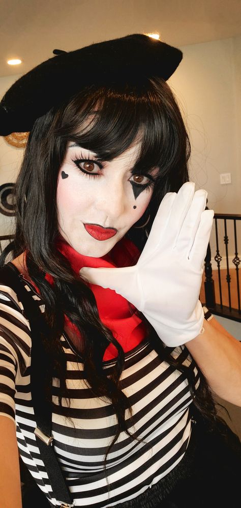 Diy Mime Costume For Women, Harlequin Halloween Costume, Women Mime Costume, Halloween Mime Costume, Female Mime Makeup, French Mime Costume, French Mime Makeup, Mime Costume Women, Easy Mime Makeup