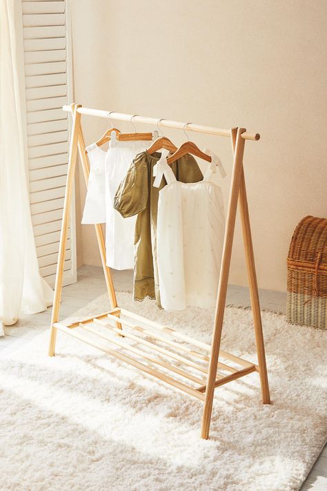 WOODEN CLOTHES RACK