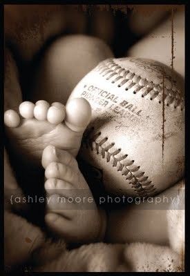 Baby picture with baseball. Foto Newborn, Baby Poses, Newborn Baby Photos, Baseball Baby, Newborn Poses, Baby Boy Photos, Foto Baby, Newborn Shoot, Newborn Baby Photography