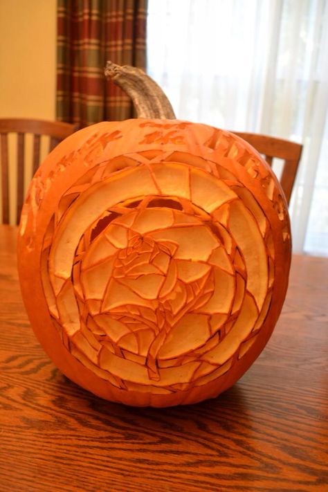 Beauty and the Beast stained glass rose carved in a pumpkin! Pumpkin Inspo, Stained Glass Pumpkin, Awesome Pumpkin Carvings, Pumkin Carving, Pumpkin Carving Contest, Creative Pumpkin Carving, Amazing Pumpkin Carving, Pumpkin Carving Designs, Carving Pumpkins