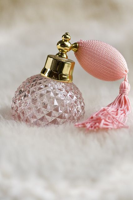 . Koleksi Parfum, Kristina Webb, Pretty Perfume Bottles, Pink Perfume, Beautiful Perfume Bottle, Beautiful Perfume, Gold Aesthetic, Antique Perfume, Perfume Atomizer