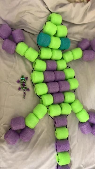 Pool Noodle Gecko, Pool Noodle Animal Crafts, Pool Noodle Animals, Pool Noodle Bead Animal, Pool Noodle Lizard, Pool Noodle Float Diy, Pool Noodle Beaded Lizard, Kandi Gecko, Kandi Lizard