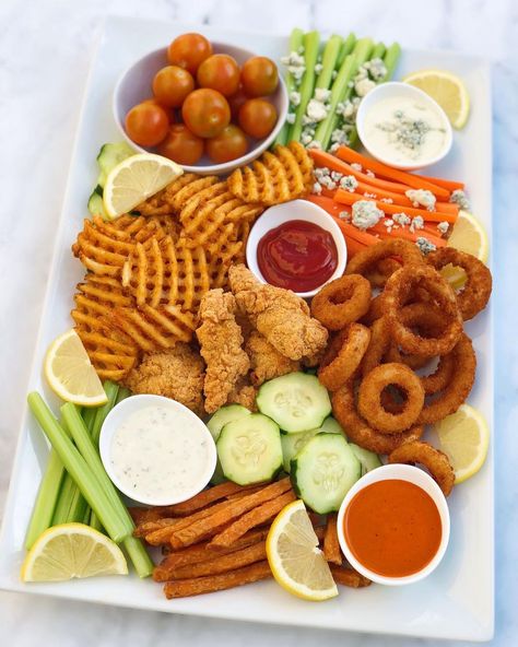 Chicken Strip Charcuterie Board, Crispy Chicken Tenders, Chicken Fingers, Charcuterie Recipes, Onion Rings, Chicken Tenders, Crispy Chicken, Fresh Veggies, Charcuterie Board