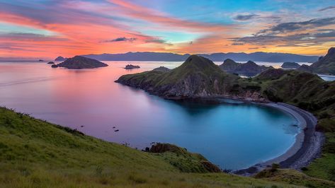 #nature #landscape #mountains #sea #clouds #grass #coast #sky #sunset Komodo National Park #Indonesia #1080P #wallpaper #hdwallpaper #desktop Labuan Bajo, Komodo National Park, Bawah Air, Komodo Island, Labuan, Komodo, Fishing Villages, Round Trip, Tourist Attraction