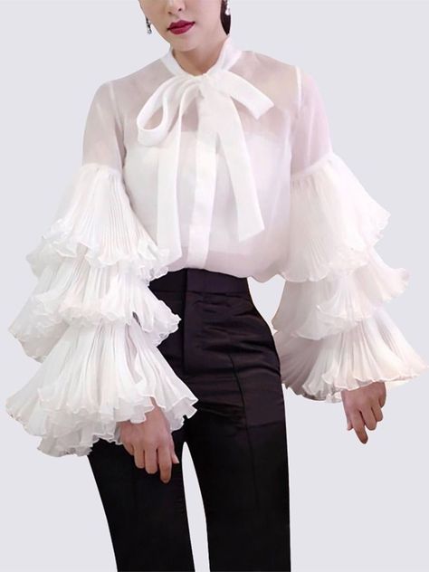 Stil Boho, Elegant Blouses, Mode Inspo, White Blouse, Elegant Fashion, Look Fashion, Aesthetic Clothes, Pretty Outfits, Fashion Inspo Outfits