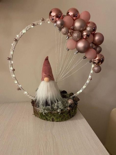 Balloon Hoop, Christmas Decorations Centerpiece, Christmas Candle Decorations, Beautiful Christmas Decorations, Christmas Centerpieces Diy, Easy Christmas Decorations, Christmas Centerpiece, Diy Christmas Decorations Easy, Centerpiece Ideas