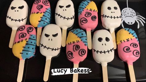 Jack and Sally Cakesicles Jack And Sally Food Ideas, Nightmare Before Christmas Sweets, Nightmare Before Christmas Cakesicles, Jack Skellington Chocolate Covered Strawberries, Nightmare Before Christmas Party Food Jack And Sally, Spooky Cakesicles, Gender Reveal Candy, Spooky Halloween Cakes, Candy Business