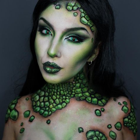 11.1k Likes, 100 Comments - Ellie H-M (@ellie35x) on Instagram: “🐊GATOR GIRL🐊 Wearing @camoeyes contacts, @eldorafalseeyelashes , @mehronmakeup Paradise Paints and…” Halloween Makeup Artist, Instagram Makeup Artist, Alien Makeup, Red Lips Makeup Look, Animal Makeup, Makeup Looks For Green Eyes, Cool Halloween Makeup, Halloween Makeup Scary, Best Makeup Artist