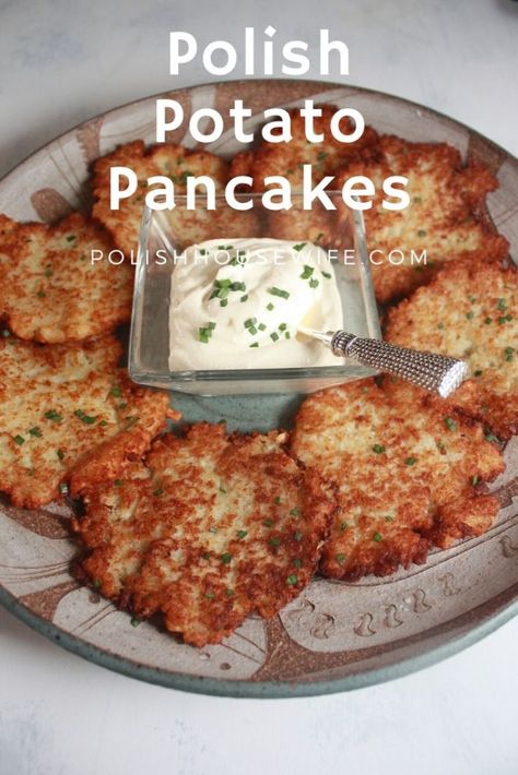 Authentic Polish Potato Pancakes - comfort food at it's best! Enjoy them plain, or top with sour cream, or even gulasz! Polish Potato Pancakes, Polish Recipe, Pudding Chia, Eastern European Recipes, Recipe Potato, Ukrainian Recipes, Potato Pancakes, Potato Side Dishes, Polish Recipes