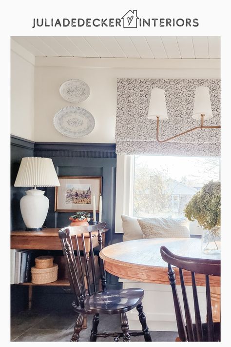 Cottage Dining Room Wallpaper, English Cottage Dining Room Decor, Painted Wainscoting Dining Room, Modern Cottage Dining Room, English Cottage Dining Room, Dining Room Cottage, Wainscoting Dining Room, Cottage Style Dining Room, English Dining Room