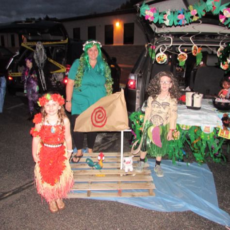 Moana Trunk Or Treat Ideas For Cars, Moana Trunk Or Treat Ideas, Moana Trunk Or Treat, Trunk Or Treat Ideas, Moana Party, Treat Ideas, Costumes Ideas, Trunk Or Treat, Fall Festival