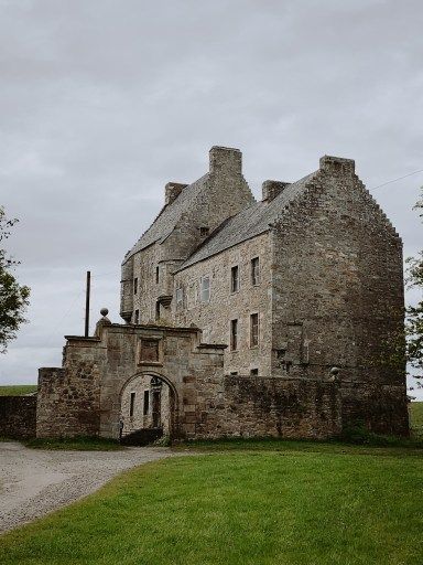 Scotland Outlander, Outlander Tour, Scotland Aesthetic, Tour Scotland, James Fraser Outlander, Outlander 3, Sam Heughan Outlander, Scotland Castles, Scotland Highlands