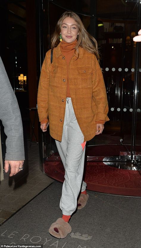 Orange Turtleneck Outfit, Burnt Orange Turtleneck, Orange Turtleneck, Grey Tracksuit, Hotel In Paris, Gigi Hadid Style, Turtleneck Outfit, Europe Style, Star Clothing