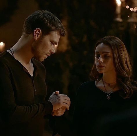 Klaus Mikaelson With Hope, Klaus And Hope Mikaelson, Hayley Klaus And Hope, Klope Tvd, Klayley Icons, Klaus Mikaelson And Hope, Klaus Hayley And Hope, Klaus And Hope, Hayley And Klaus