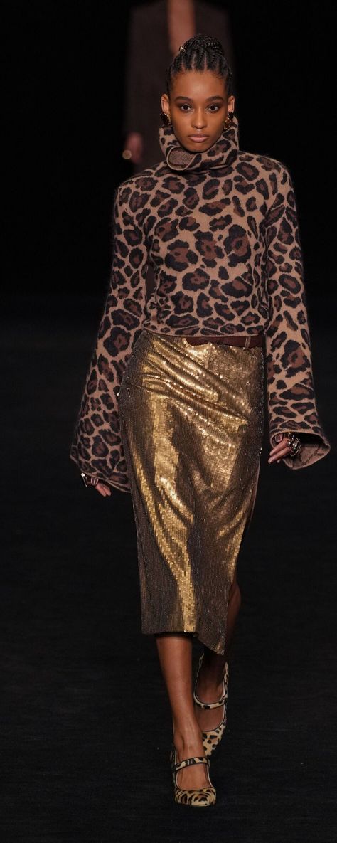 Irina Shabayeva, Gold Skirt, Gareth Pugh, Animal Print Fashion, Winter Mode, Mode Casual, Catherine Malandrino, Christopher Kane, 2023 2024