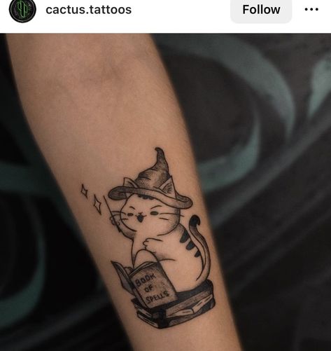 Black Cat With Witch Hat Tattoo, Cat With Witch Hat Tattoo, Wizard Cat Tattoo, Witch Cat Tattoo, Potion Tattoo, Tattoo Gato, Memories Ideas, Kitty Tattoo, 10 Tattoo