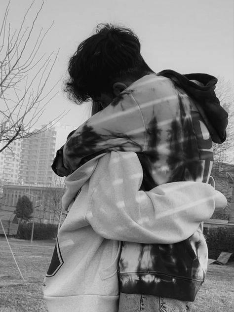 Couples in love hugging, aesthetic couple photo Neck Hug Couple, Couple Hugging Pictures Hidden Face, Hugs Couple Romantic Pic, Couple Hug Pic, How To Hug A Guy, Hugging Photos, Couple Hugging Pictures, Hugs Couple Romantic, Hug Aesthetic