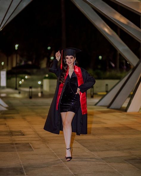 Convocation Outfit Graduation Classy, College Photoshoot Ideas, College Graduation Outfit Ideas Dresses, Graduation Dresses For College, Convocation Outfit Graduation, Dresses For College, Toga Outfit, Graduation Toga, Convocation Outfit