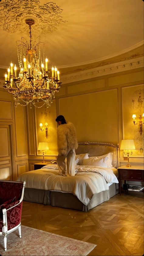 French Hotel Bedroom, Vintage Parisian Interior, Pretty Hotel Rooms, Parisian Hotel Room, Chic Aesthetic Bedroom, London Apartment Bedroom, Parisian Bedroom Aesthetic, Regal Bedroom, Hollywood Style Bedroom