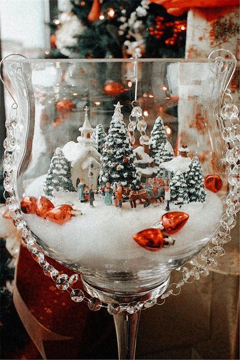 Christmas Crafts Adults, Crafts Outside, Christmas Tree Homemade, Christmas Frames Diy, Art Floral Noel, Crafts Adults, Christmas Decorations Handmade, December Ideas, Brandy Snifter